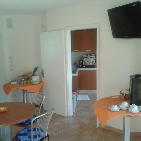 カステッロ・テジーノ Ai Vecchi Molini Bed & Breakfast エクステリア 写真